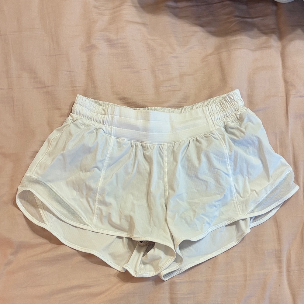 White Lululemon Hotty Hots 2.5” (size 6)
